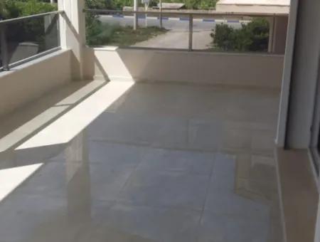Özdere'de Denize Yakın Doğa Ve Deniz Manzaralı Satılık 6+1 Villa
