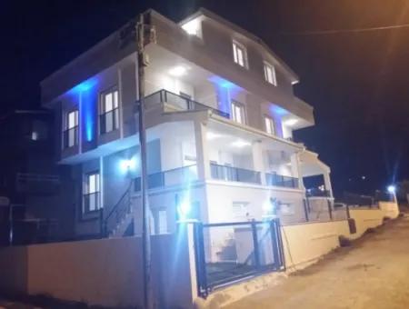 Özdere'de Denize Yakın Doğa Ve Deniz Manzaralı Satılık 6+1 Villa