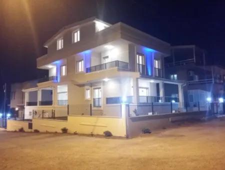 Özdere'de Denize Yakın Doğa Ve Deniz Manzaralı Satılık 6+1 Villa