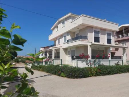 Özdere'de Denize Yakın Doğa Ve Deniz Manzaralı Satılık 6+1 Villa
