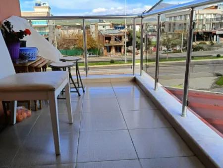 Seferihisar Ürkmezde Merkezi Konumda Deniz Tarafında Satılık 2+1 Daire