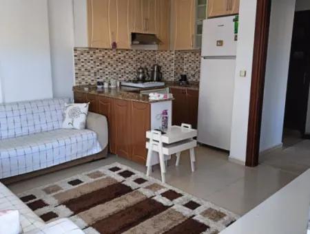 Seferihisar Ürkmezde Merkezi Konumda Deniz Tarafında Satılık 2+1 Daire
