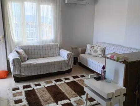 Seferihisar Ürkmezde Merkezi Konumda Deniz Tarafında Satılık 2+1 Daire