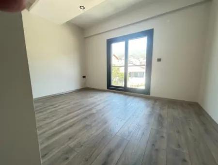 Özderede Çerşı Merkezinde Ön Cephe Oturuma Hazır Satılık 3+1 Villa!!