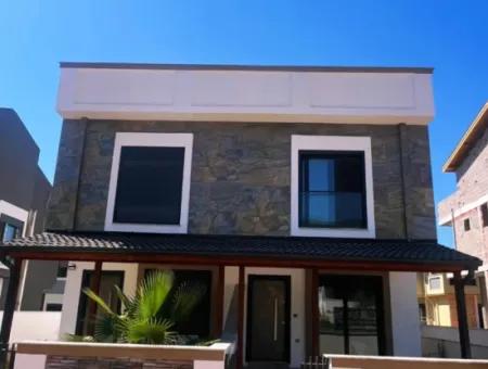 Özderede Çerşı Merkezinde Ön Cephe Oturuma Hazır Satılık 3+1 Villa!!