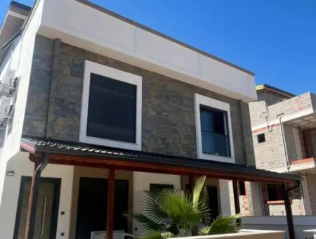 Özderede Çerşı Merkezinde Ön Cephe Oturuma Hazır Satılık 3+1 Villa!!