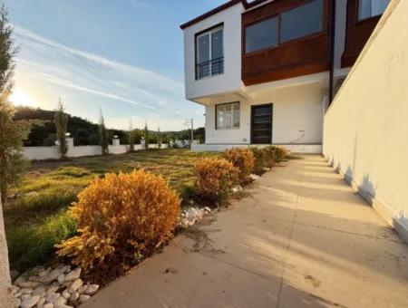 Doğanbey Payamlı Da Geniş Bahçeli Sıfır 3+1 Satılık Villa