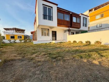 Doğanbey Payamlı Da Geniş Bahçeli Sıfır 3+1 Satılık Villa