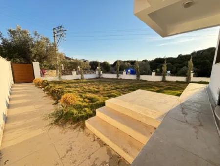 Doğanbey Payamlı Da Geniş Bahçeli Sıfır 3+1 Satılık Villa