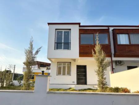 Doğanbey Payamlı Da Geniş Bahçeli Sıfır 3+1 Satılık Villa