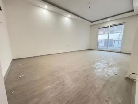 Seferihisar Ürkmez'de Ayrı Mutfak 130 M² 3+1 Asansörlü Satılık Daire