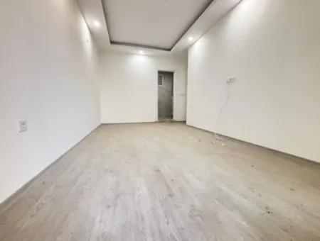 Seferihisar Ürkmez'de Ayrı Mutfak 130 M² 3+1 Asansörlü Satılık Daire