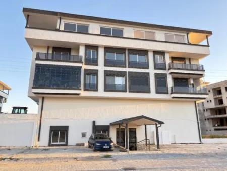 Seferihisar Ürkmez'de Ayrı Mutfak 130 M² 3+1 Asansörlü Satılık Daire