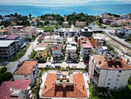 Seferihisar Ürkmez De  Şehir Merkezinde Asansör Ara Kat Satılık 3+1 Daire
