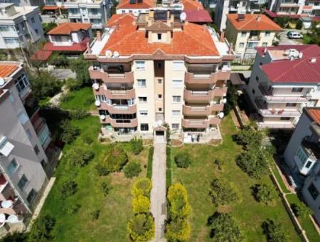 Seferihisar Ürkmez De  Şehir Merkezinde Asansör Ara Kat Satılık 3+1 Daire