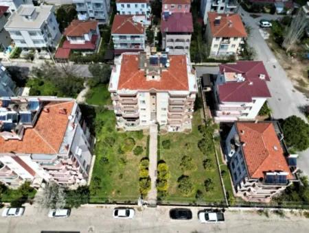 Seferihisar Ürkmez De  Şehir Merkezinde Asansör Ara Kat Satılık 3+1 Daire