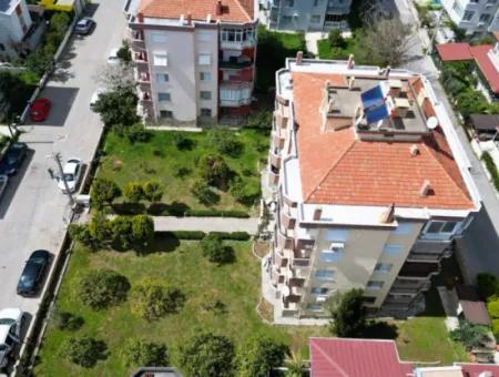 Seferihisar Ürkmez De  Şehir Merkezinde Asansör Ara Kat Satılık 3+1 Daire