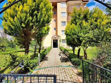 Seferihisar Ürkmez De  Şehir Merkezinde Asansör Ara Kat Satılık 3+1 Daire