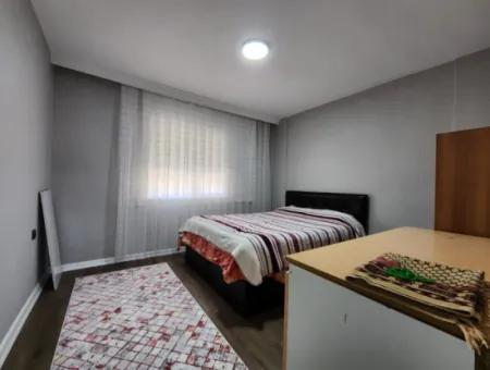 Seferihisar Ürkmez De  Şehir Merkezinde Asansör Ara Kat Satılık 3+1 Daire