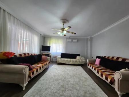 Seferihisar Ürkmez De  Şehir Merkezinde Asansör Ara Kat Satılık 3+1 Daire