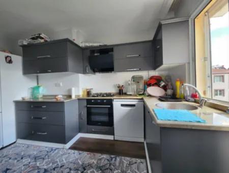 Seferihisar Ürkmez De  Şehir Merkezinde Asansör Ara Kat Satılık 3+1 Daire