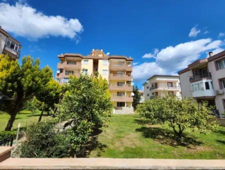 Seferihisar Ürkmez De  Şehir Merkezinde Asansör Ara Kat Satılık 3+1 Daire
