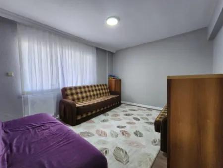 Seferihisar Ürkmez De  Şehir Merkezinde Asansör Ara Kat Satılık 3+1 Daire