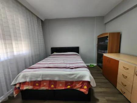 Seferihisar Ürkmez De  Şehir Merkezinde Asansör Ara Kat Satılık 3+1 Daire