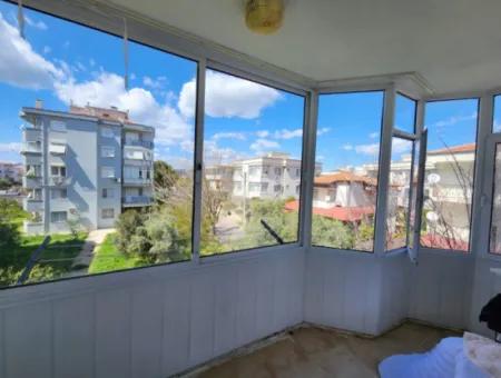 Seferihisar Ürkmez De  Şehir Merkezinde Asansör Ara Kat Satılık 3+1 Daire