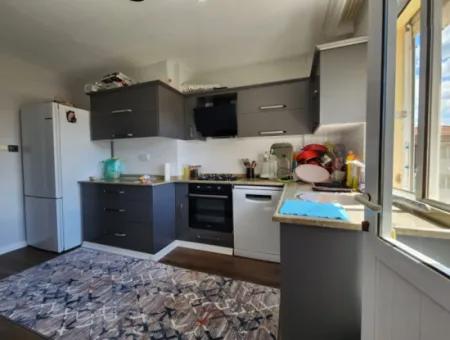 Seferihisar Ürkmez De  Şehir Merkezinde Asansör Ara Kat Satılık 3+1 Daire