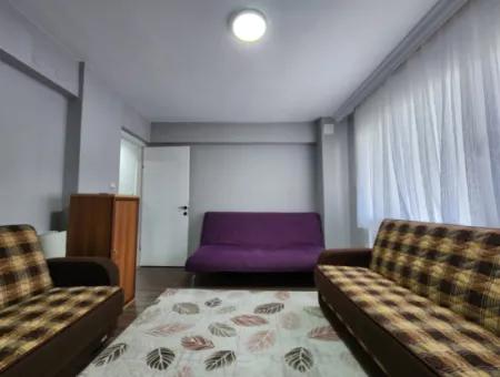 Seferihisar Ürkmez De  Şehir Merkezinde Asansör Ara Kat Satılık 3+1 Daire