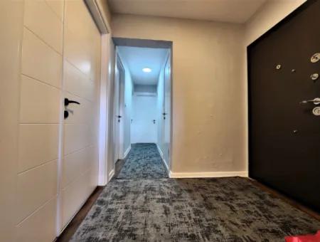 Seferihisar Ürkmez De  Şehir Merkezinde Asansör Ara Kat Satılık 3+1 Daire