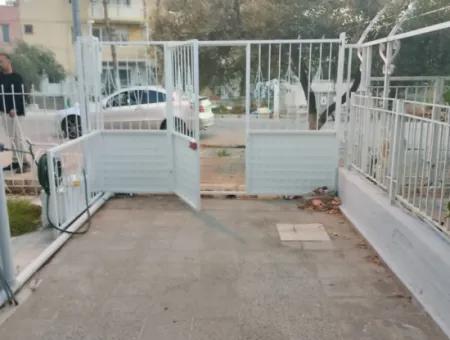 Seferihisar Ürkmez Merkezi Konumda Deniz Tarafında Denize 50M Satılık 3+1 Villa