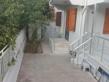 Seferihisar Ürkmez Merkezi Konumda Deniz Tarafında Denize 50M Satılık 3+1 Villa