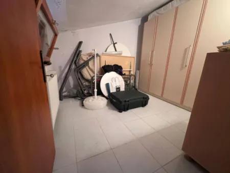 Seferihisar Ürkmez Merkezi Konumda Deniz Tarafında Denize 50M Satılık 3+1 Villa