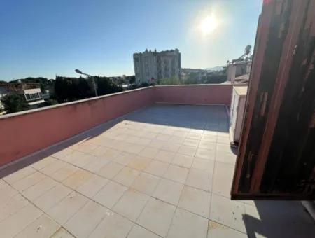 Seferihisar Ürkmez Merkezi Konumda Deniz Tarafında Denize 50M Satılık 3+1 Villa