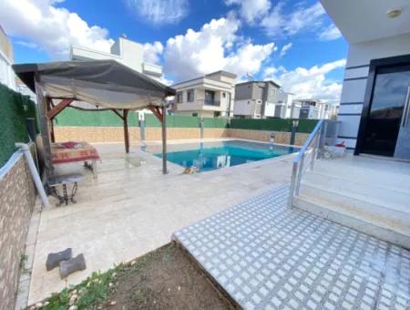 Doğanbeyde Tek Mustakil Havuzlu Satılık 3+1 Villa