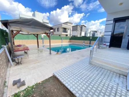 Doğanbeyde Tek Mustakil Havuzlu Satılık 3+1 Villa