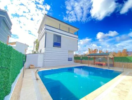 Doğanbeyde Tek Mustakil Havuzlu Satılık 3+1 Villa