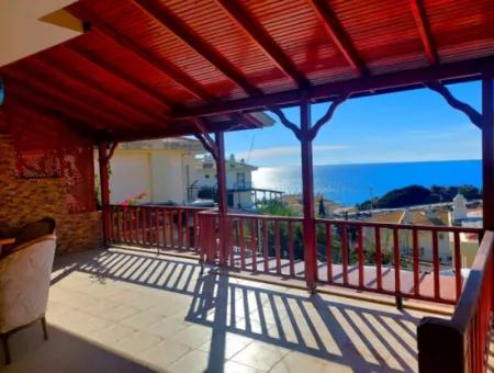 Seferihisar Doğanbey De Deniz Manzaralı Satılık 4+1 Villa