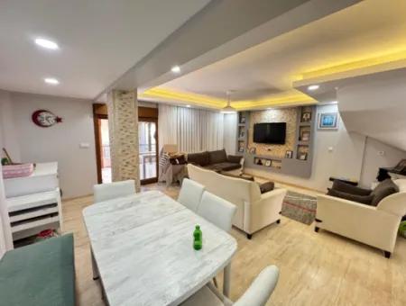 Gümüldür De Denize 50Mt Eşyalı Geneş Bahçeli Satılık 5+1 Villa