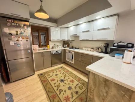 Gümüldür De Denize 50Mt Eşyalı Geneş Bahçeli Satılık 5+1 Villa