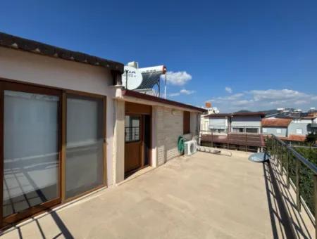 Gümüldür De Denize 50Mt Eşyalı Geneş Bahçeli Satılık 5+1 Villa