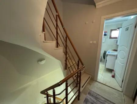 Gümüldür De Denize 50Mt Eşyalı Geneş Bahçeli Satılık 5+1 Villa