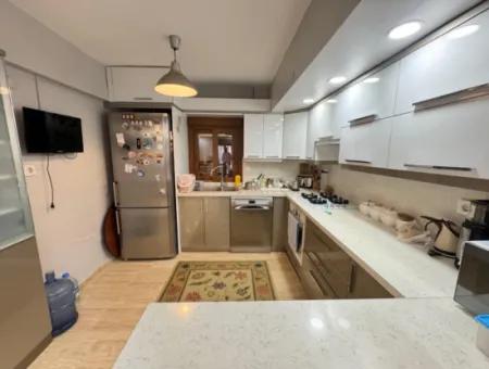 Gümüldür De Denize 50Mt Eşyalı Geneş Bahçeli Satılık 5+1 Villa
