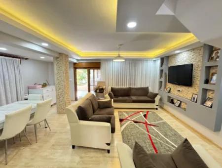 Gümüldür De Denize 50Mt Eşyalı Geneş Bahçeli Satılık 5+1 Villa
