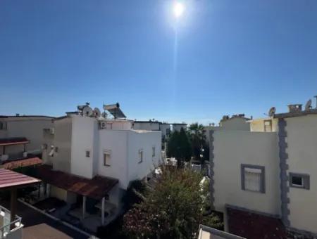 Gümüldür De Denize 50Mt Eşyalı Geneş Bahçeli Satılık 5+1 Villa