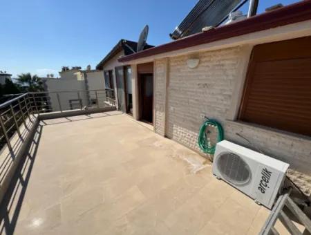 Gümüldür De Denize 50Mt Eşyalı Geneş Bahçeli Satılık 5+1 Villa