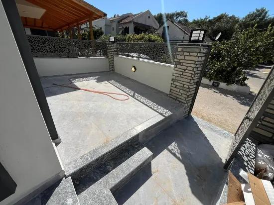Menderes/özderede Deniz Tarafında Denize 400m Geniş Bahçeli Ve Otoparklı 3+1 Lüks Villa
